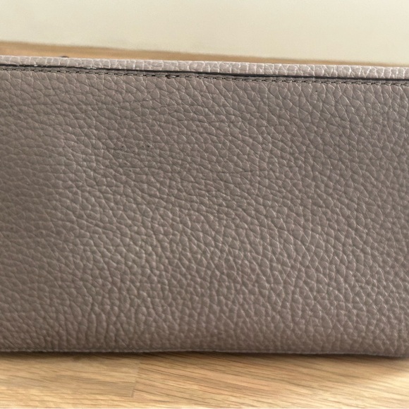 Kate Spade leather shoulder purse. - Picture 12 of 16